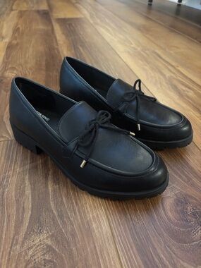 Women’s matte Black Loafers